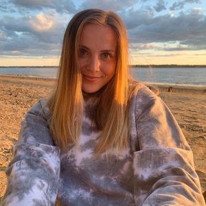 Meet your Posher, Alyssa